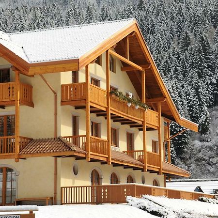 Holidays Dolomiti Apartment Resort Carisolo Eksteriør billede