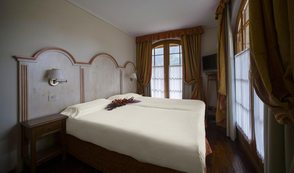 Holidays Dolomiti Apartment Resort Carisolo Eksteriør billede