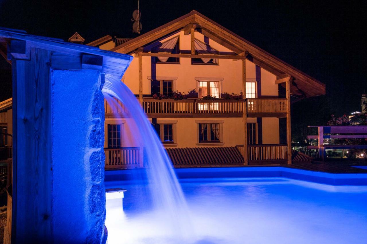 Holidays Dolomiti Apartment Resort Carisolo Eksteriør billede