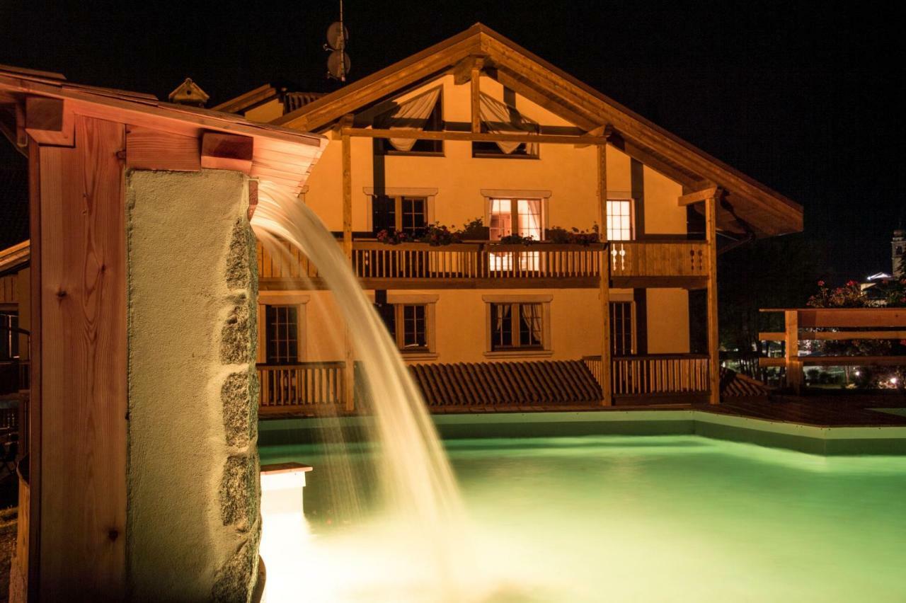 Holidays Dolomiti Apartment Resort Carisolo Eksteriør billede