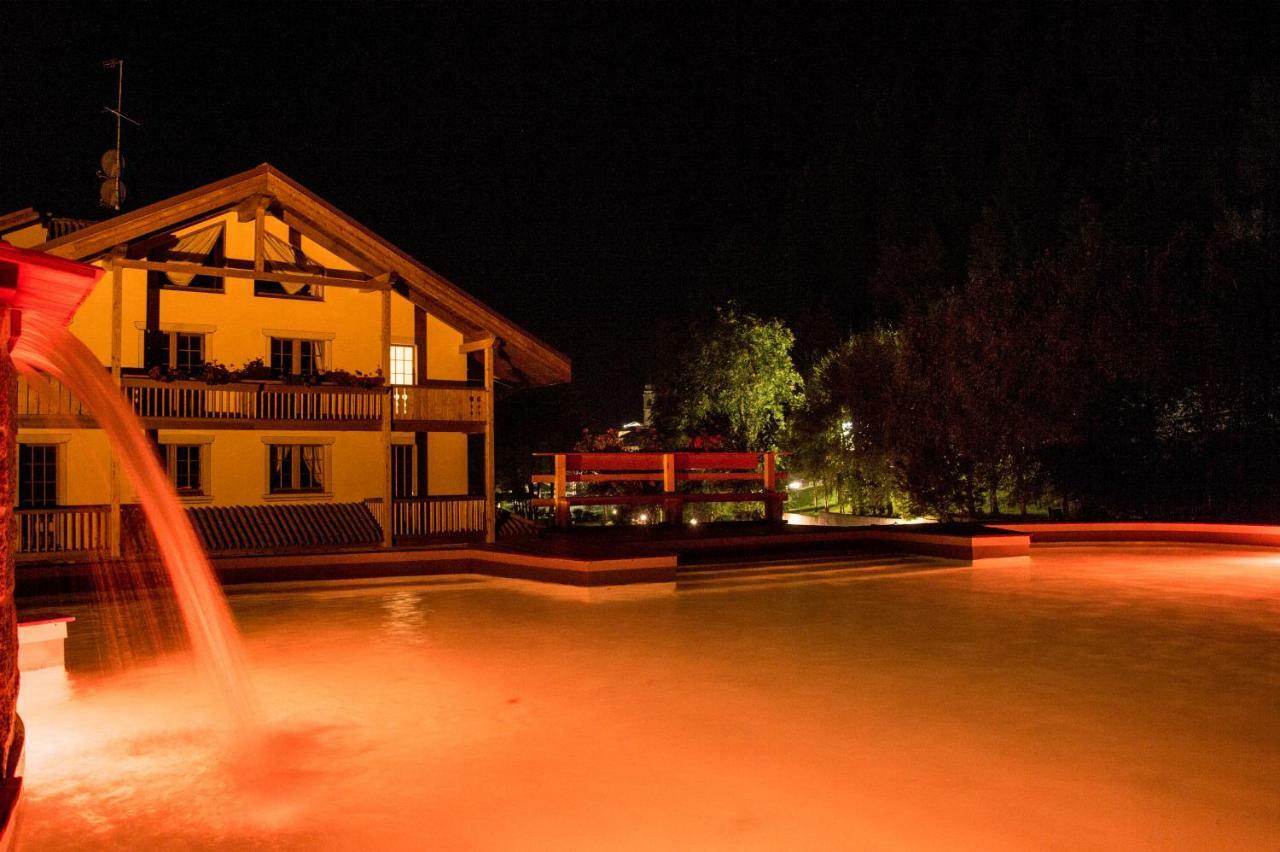Holidays Dolomiti Apartment Resort Carisolo Eksteriør billede