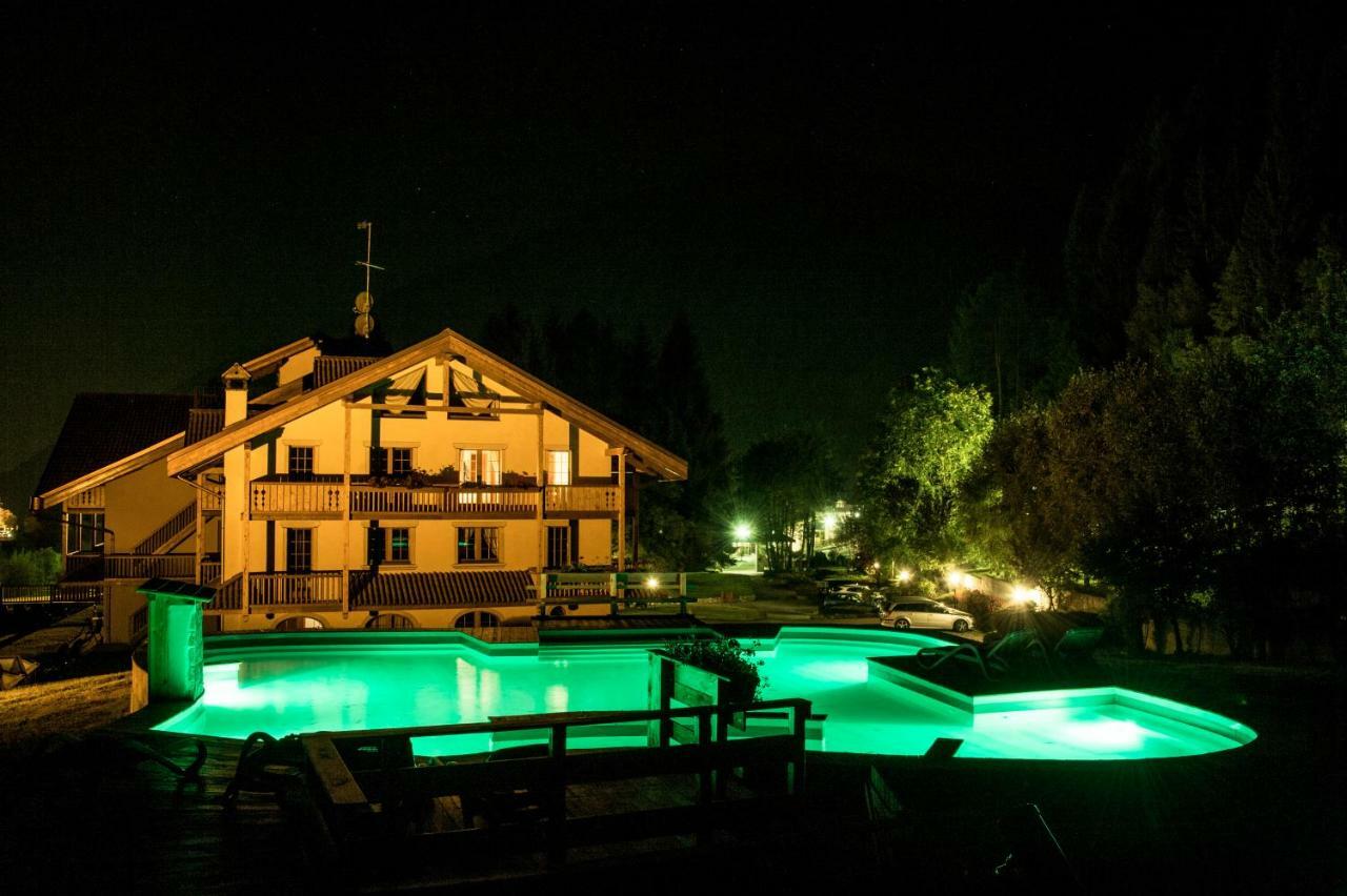 Holidays Dolomiti Apartment Resort Carisolo Eksteriør billede
