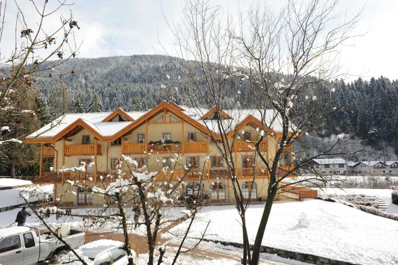 Holidays Dolomiti Apartment Resort Carisolo Eksteriør billede