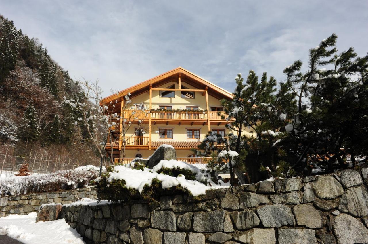 Holidays Dolomiti Apartment Resort Carisolo Eksteriør billede